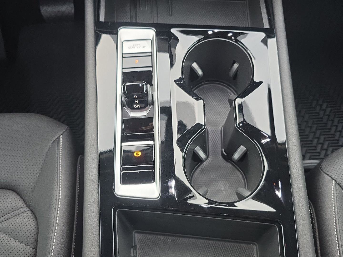 Certified 2025 Volkswagen Atlas SE image 14