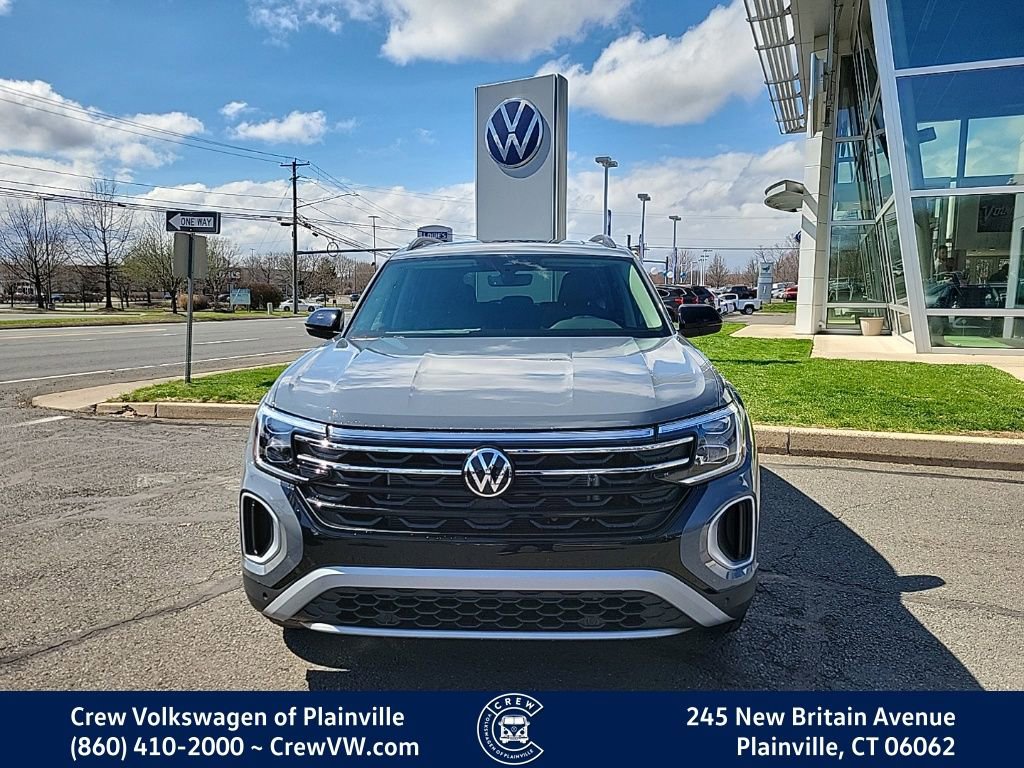 New 2026 Volkswagen Atlas Peak Edition image 2