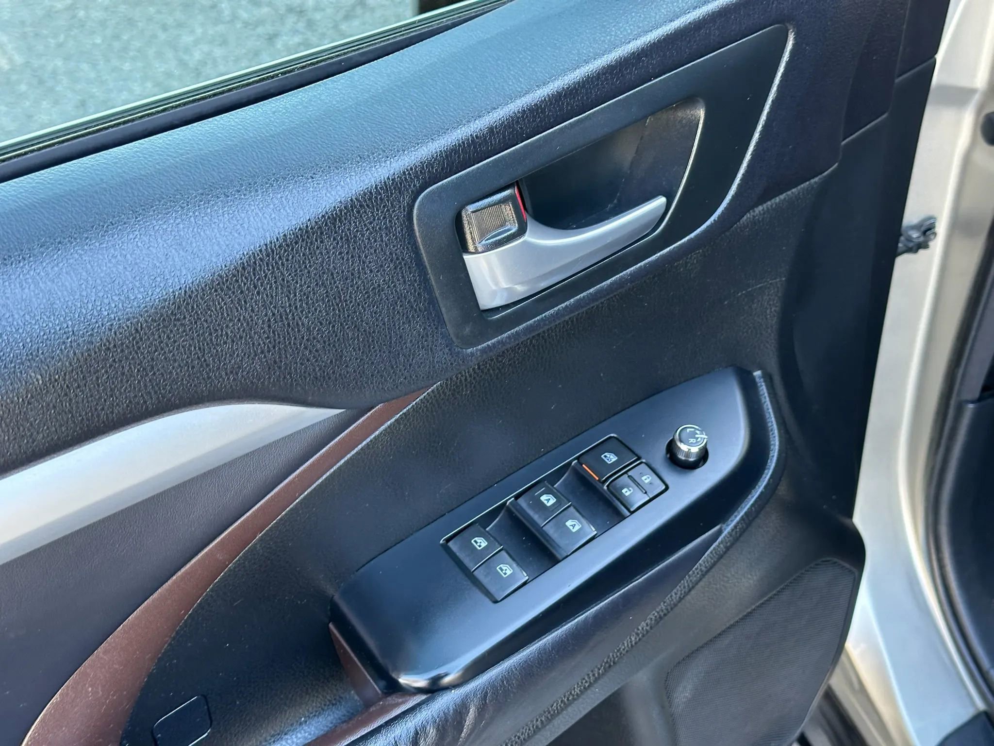 Used 2015 Toyota Highlander XLE image 12