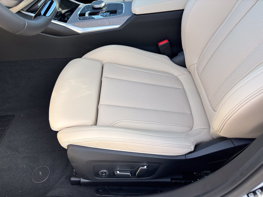 New 2026 BMW 330i xDrive Sedan w/ Premium Package AWD/4WD image 15