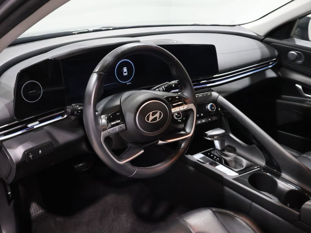 Used 2024 Hyundai Elantra Limited image 16