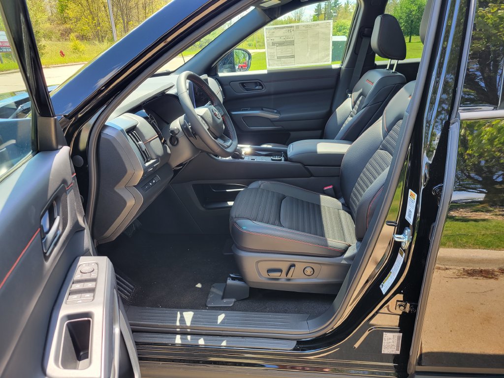 New 2026 Nissan Pathfinder Rock Creek w/ Rock Creek Premium Package AWD/4WD image 11