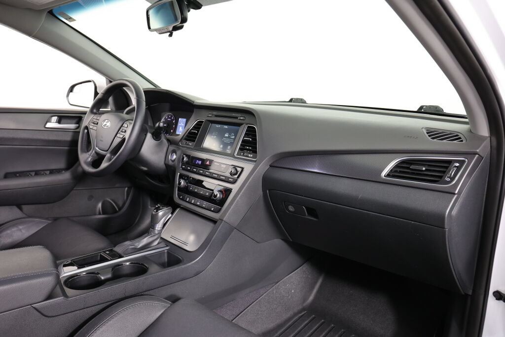 Used 2016 Hyundai Sonata Sport w/ Option Group 1V FWD image 23