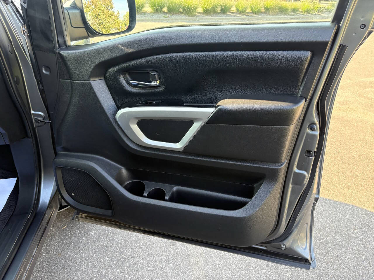 Used 2018 Nissan Titan SV AWD/4WD image 26