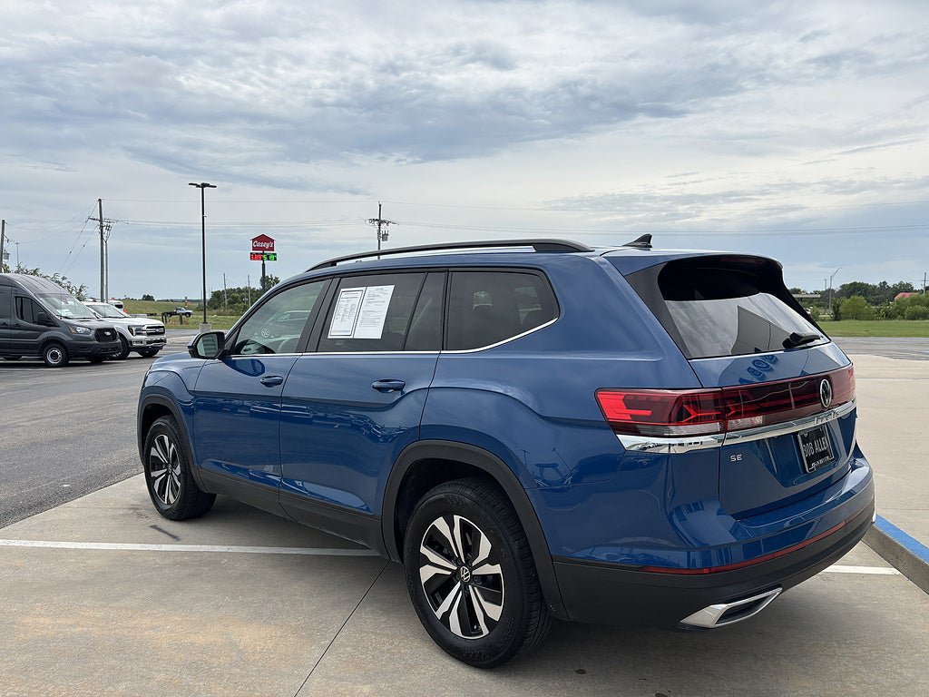Used 2025 Volkswagen Atlas SE AWD/4WD image 3