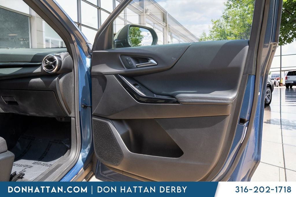 Used 2025 Chevrolet Equinox LT FWD image 23