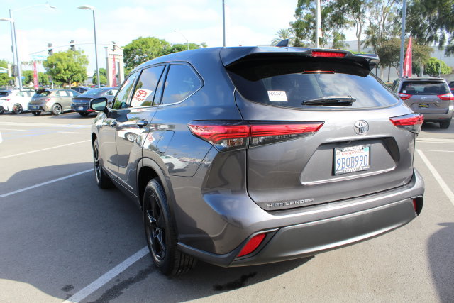 Used 2022 Toyota Highlander LE FWD image 14