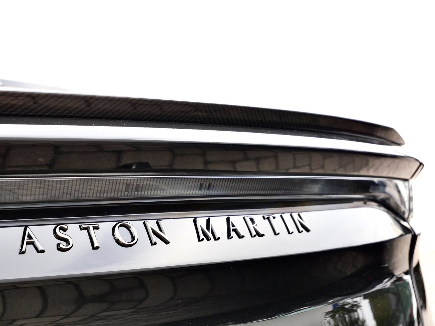 Used 2023 Aston Martin DBS Superleggera Volante RWD image 14