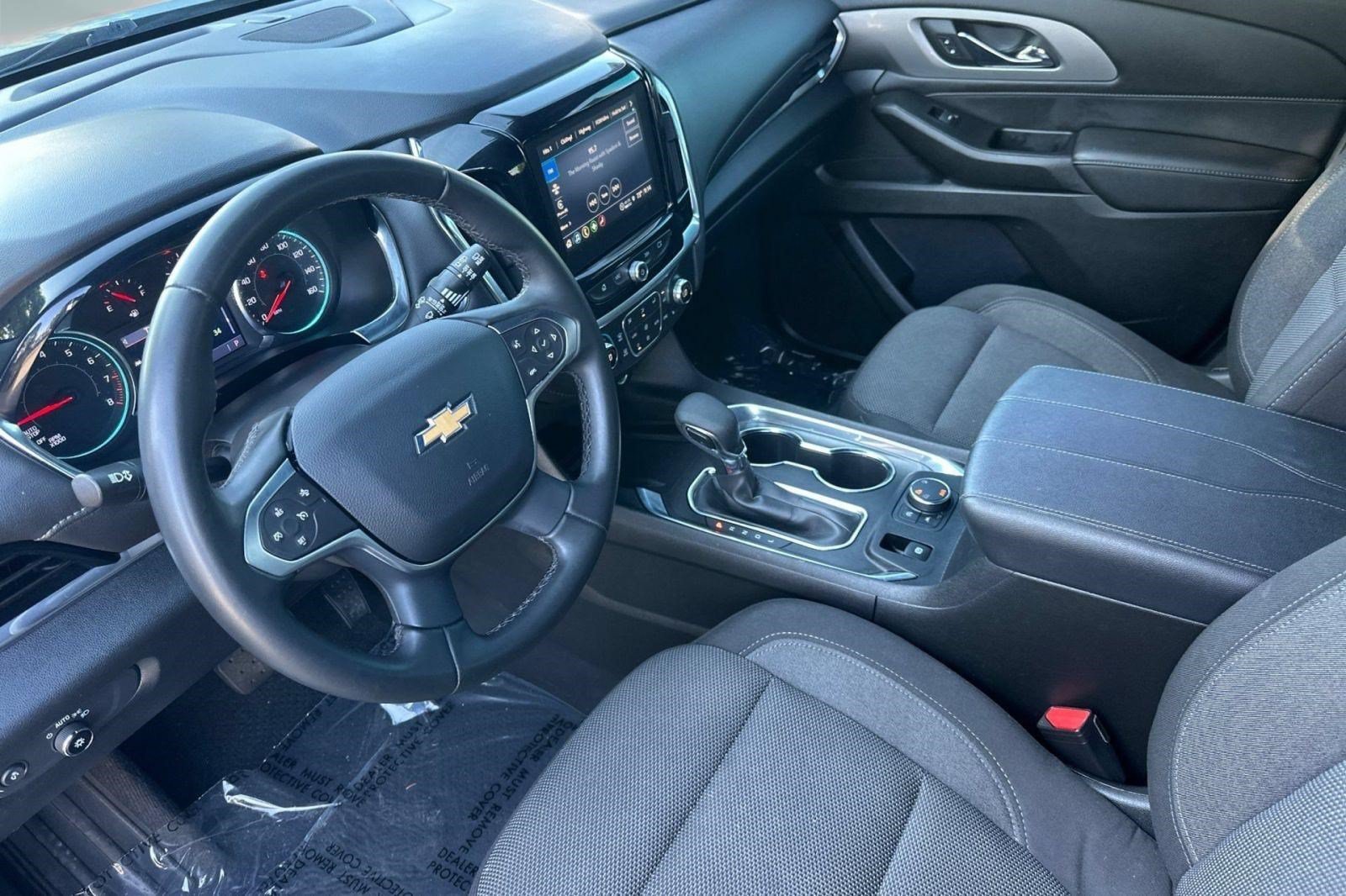 Used 2023 Chevrolet Traverse LT w/ LPO, Cargo Package AWD/4WD image 4