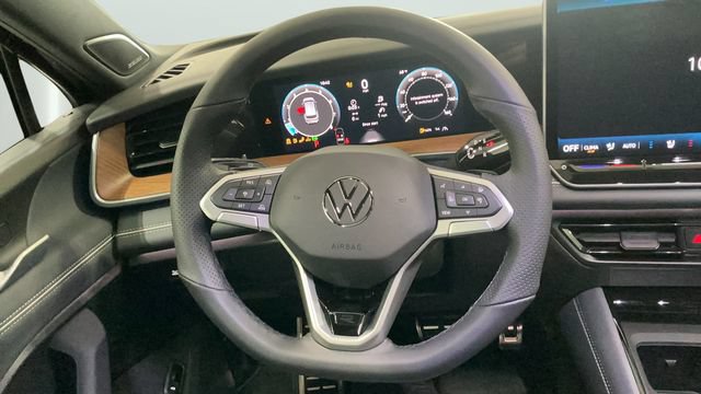 New 2026 Volkswagen Tiguan SEL R-Line AWD/4WD image 23