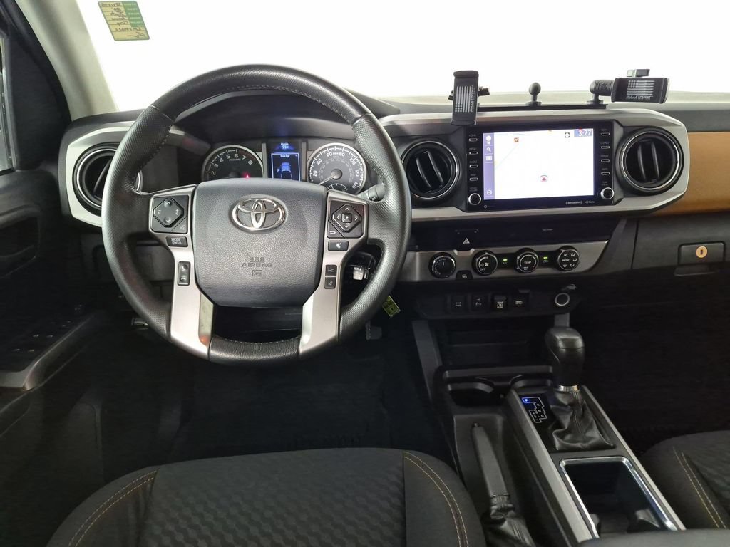 Used 2020 Toyota Tacoma SR5 AWD/4WD image 32