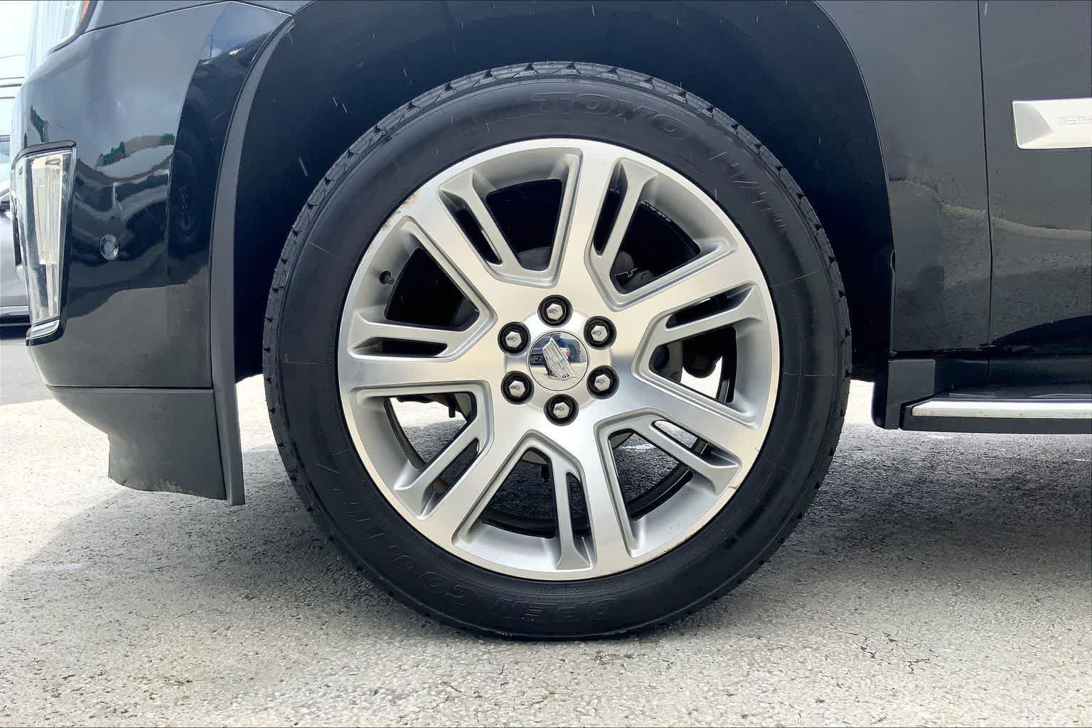 Used 2019 Cadillac Escalade ESV Luxury AWD/4WD image 8