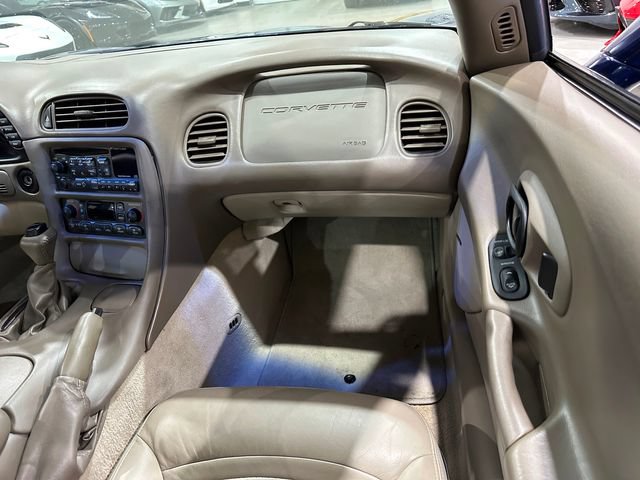 Used 2004 Chevrolet Corvette Coupe w/ Preferred Equipment Group RWD image 12
