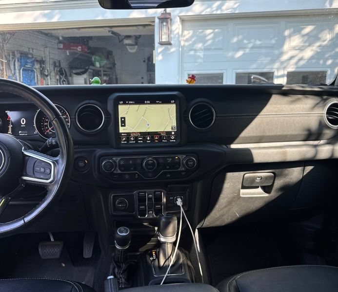 Used 2022 Jeep Wrangler Unlimited Sahara w/ Cold Weather Group AWD/4WD image 10