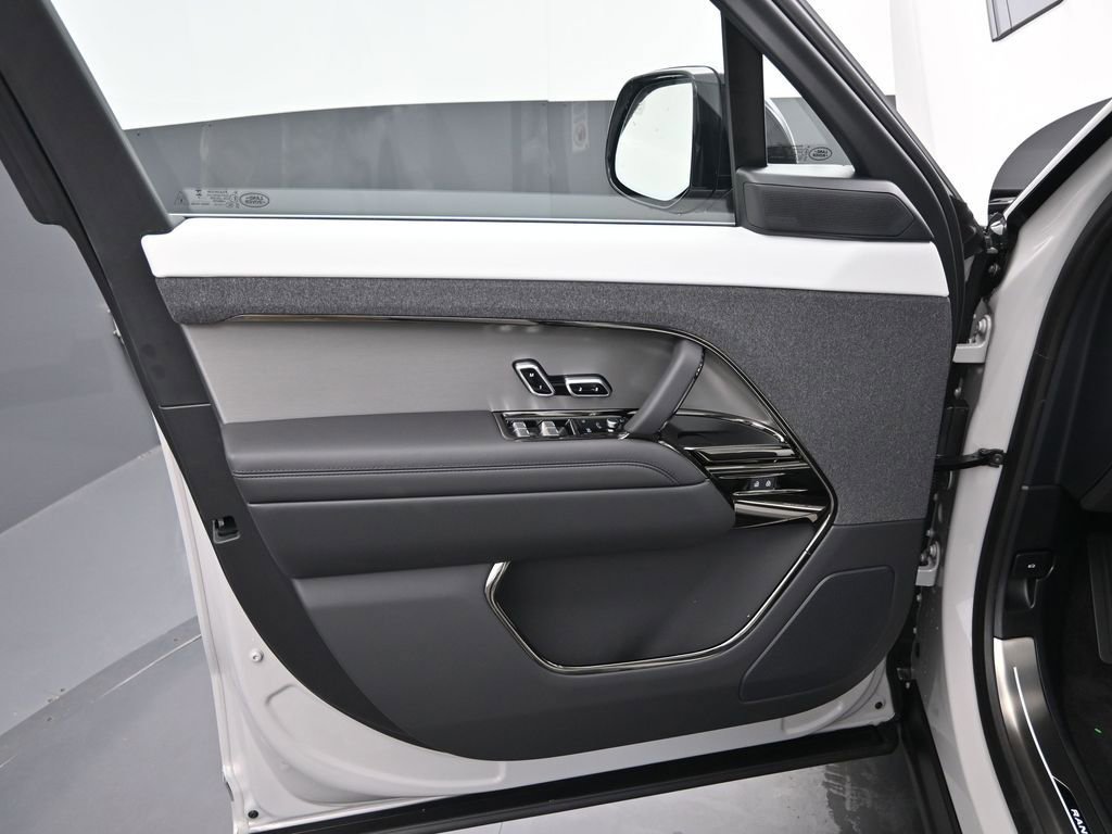 New 2026 Land Rover Range Rover Sport Dynamic SE AWD/4WD image 19