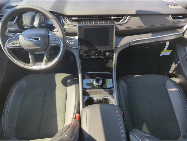 New 2025 Jeep Grand Cherokee Altitude image 12