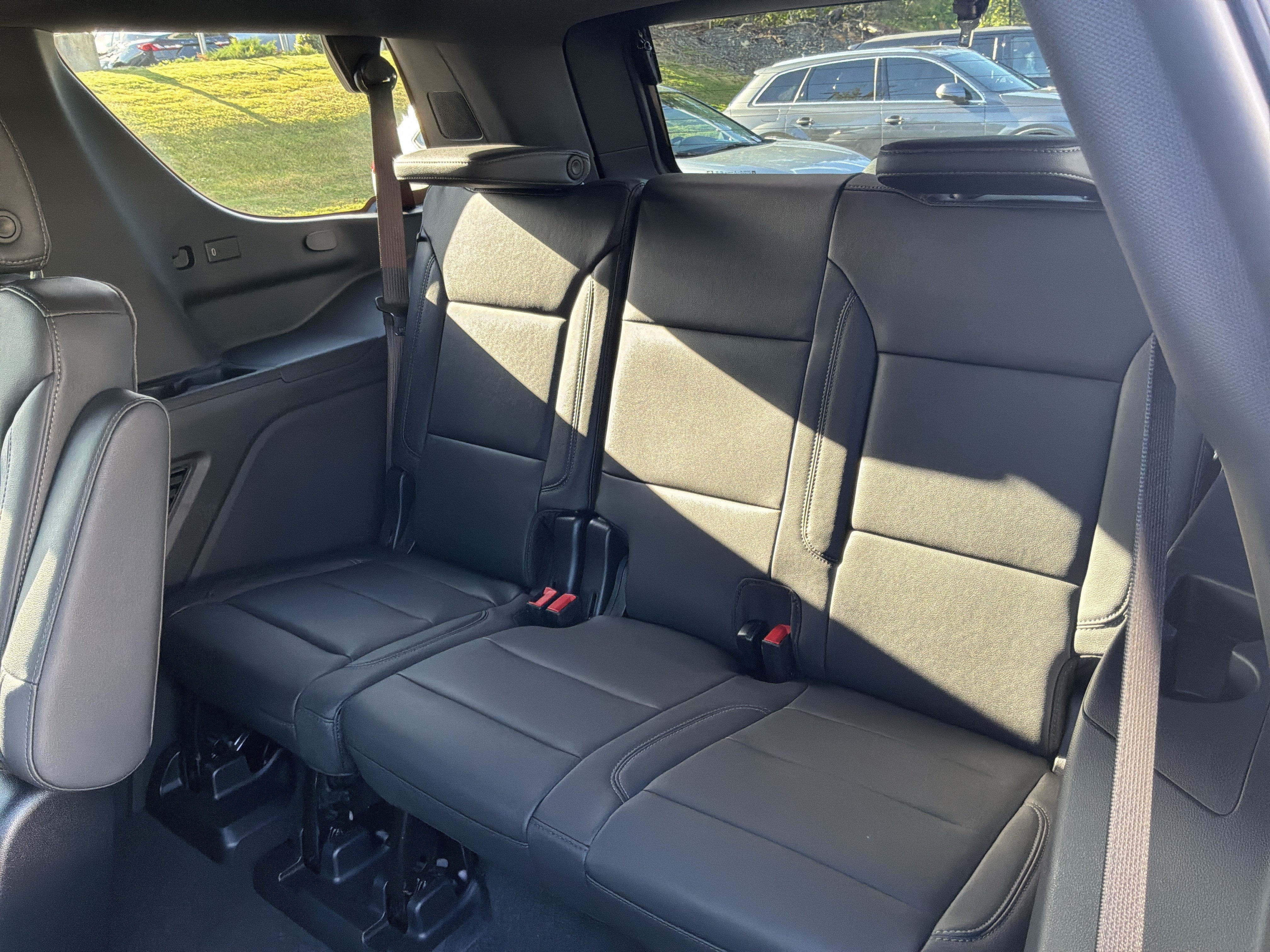 Used 2025 Chevrolet Tahoe Z71 w/ Comfort Package AWD/4WD image 32