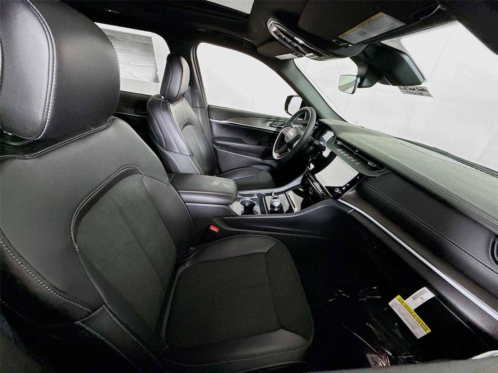 New 2026 Jeep Grand Cherokee L 4WD image 23