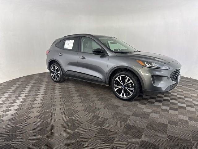 Used 2022 Ford Escape SE w/ SE Sport Appearance Package image 2