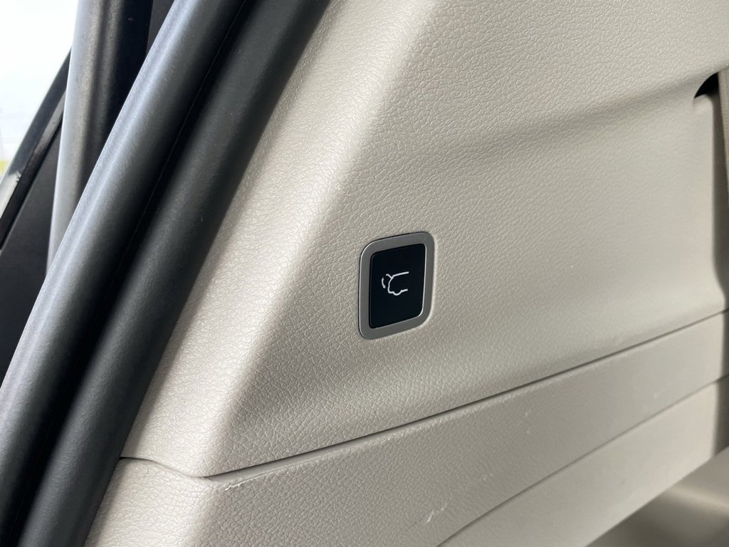 Used 2024 Chrysler Voyager LX image 33