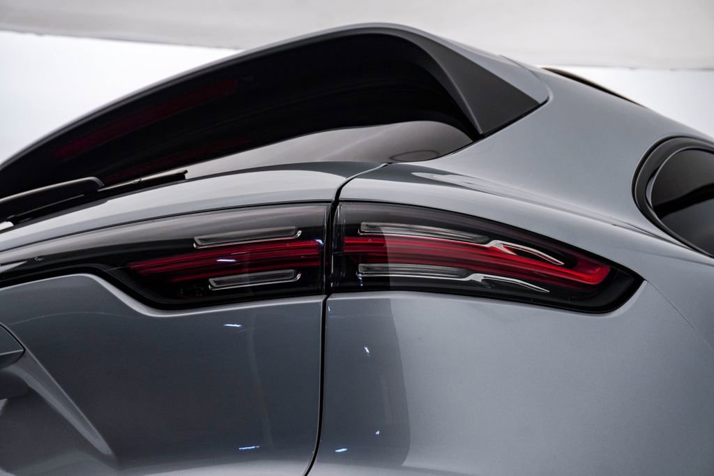 Certified 2020 Porsche Cayenne AWD/4WD image 12