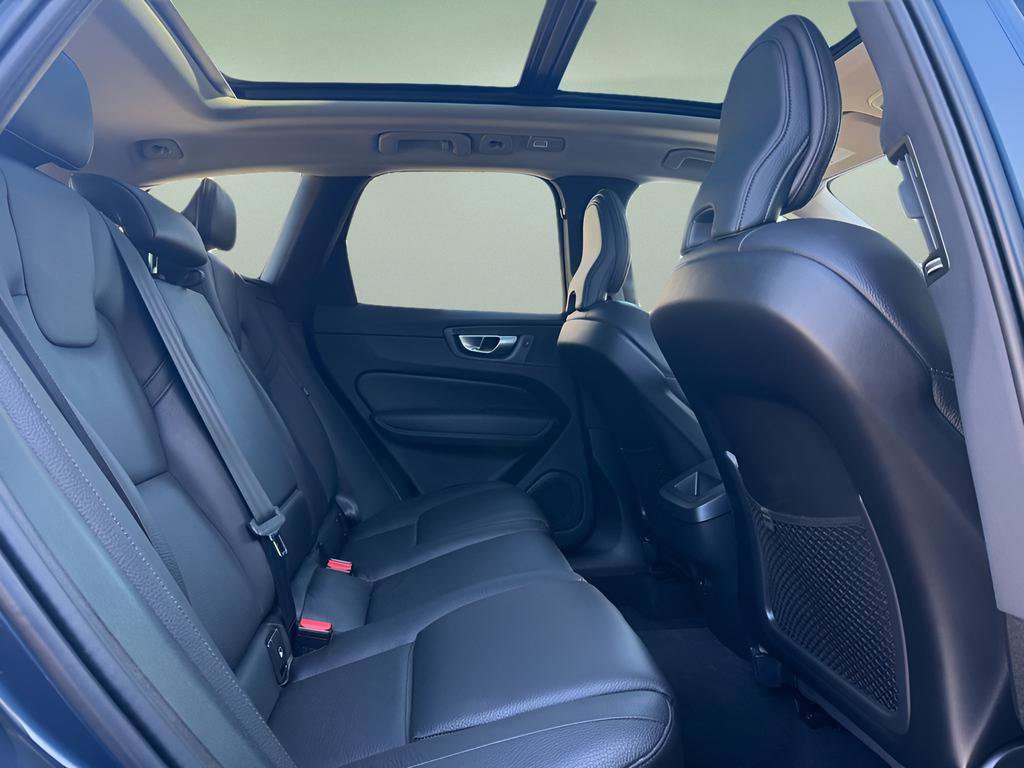 Used 2024 Volvo XC60 B5 Plus image 15