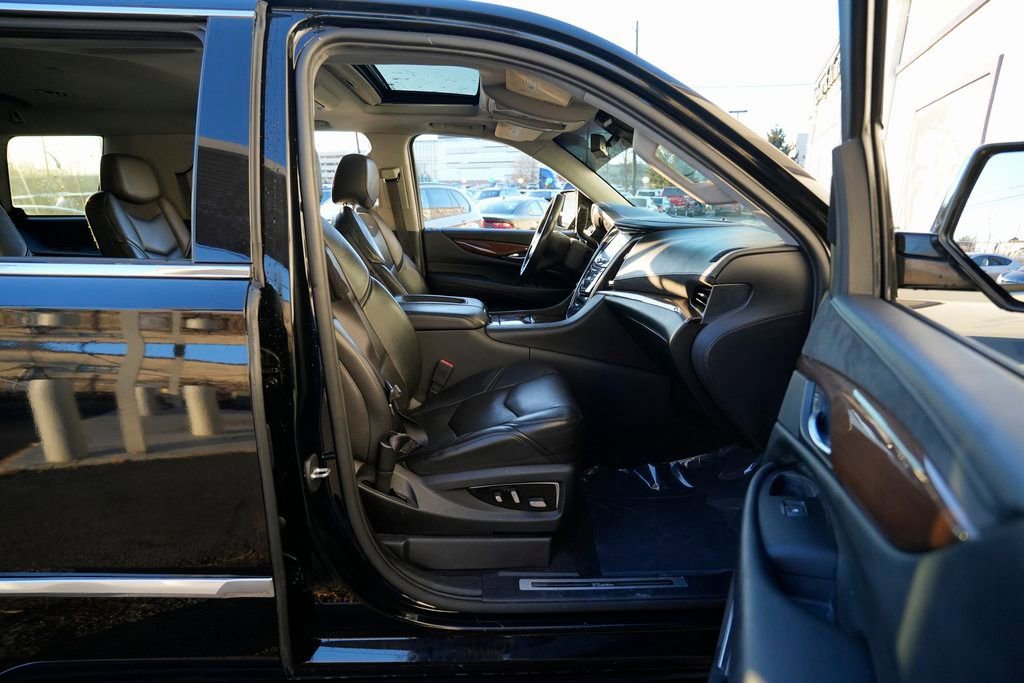 Used 2020 Cadillac Escalade Luxury AWD/4WD image 27
