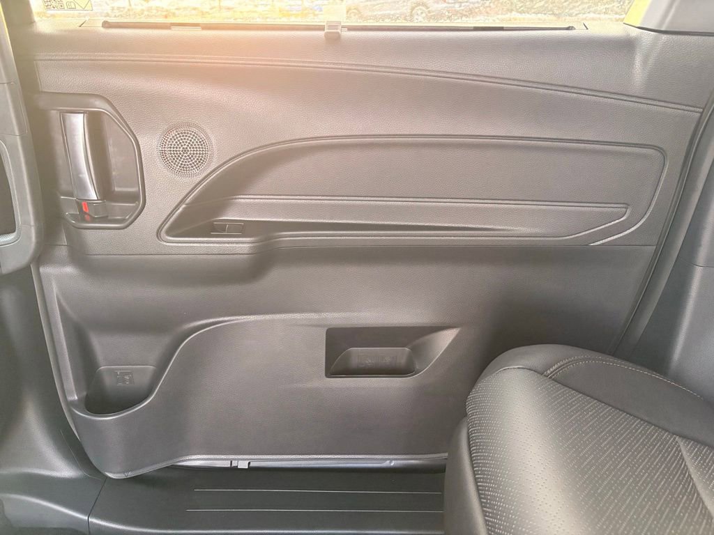 Used 2026 Toyota Sienna Limited image 25