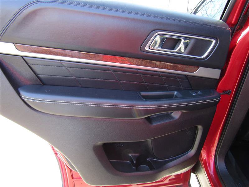Used 2017 Ford Explorer Platinum image 30