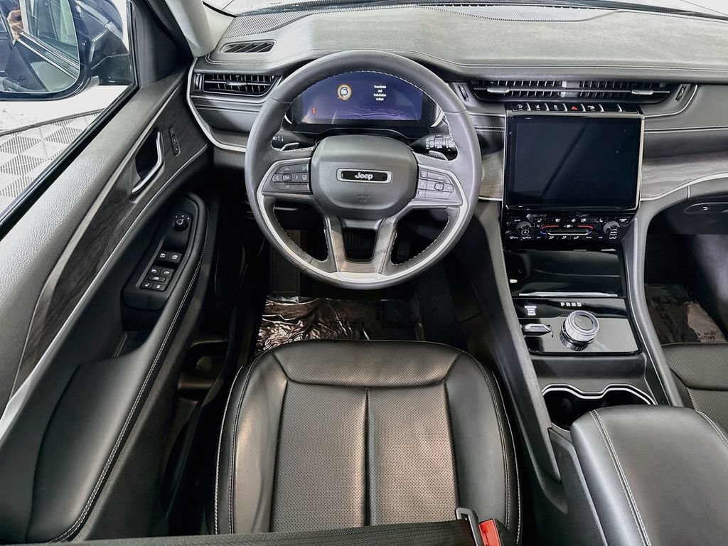 Used 2023 Jeep Grand Cherokee L Limited w/ Luxury Tech Group II AWD/4WD image 4