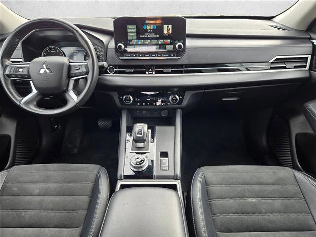 Used 2024 Mitsubishi Outlander SE Black Edition image 13