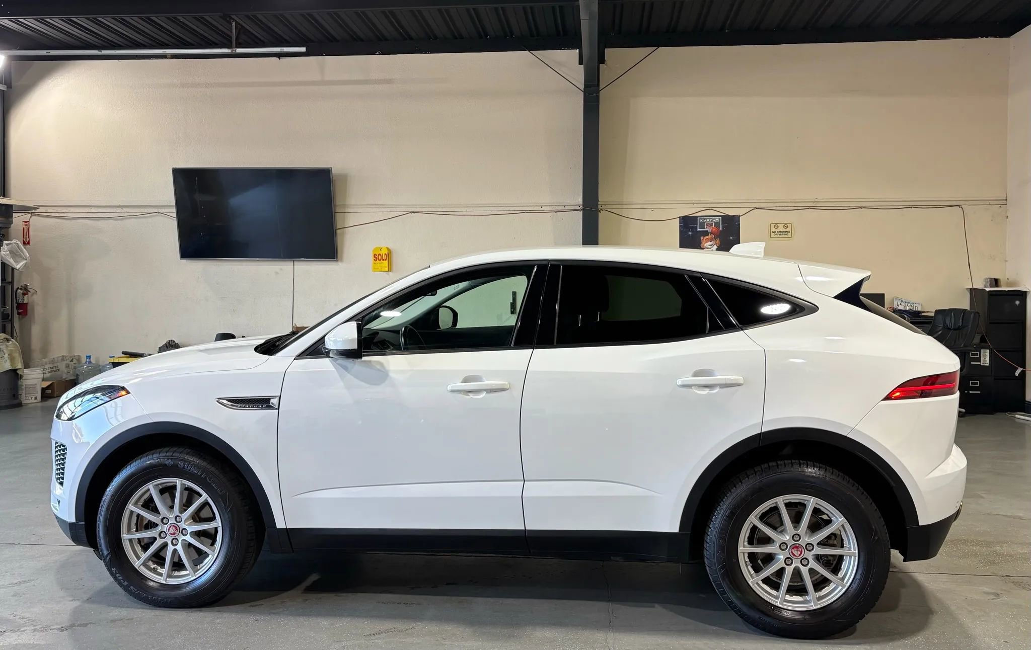 Used 2019 Jaguar E-PACE P250 Sport Utility 4D AWD/4WD image 5