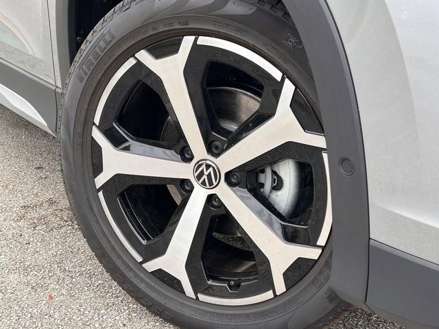 New 2026 Volkswagen Tiguan SE FWD image 2