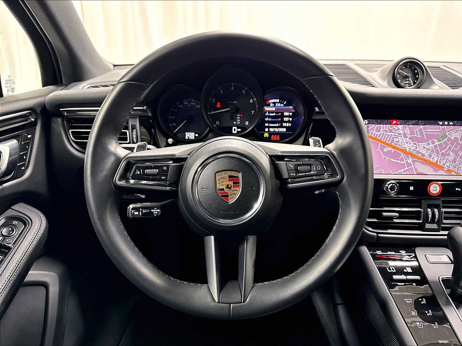 Used 2026 Porsche Macan AWD/4WD image 18