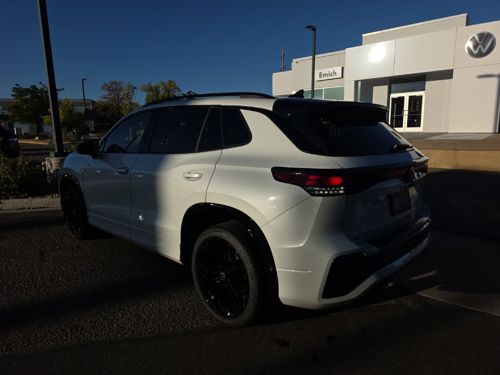 Certified 2026 Volkswagen Tiguan SE R-Line AWD/4WD image 4