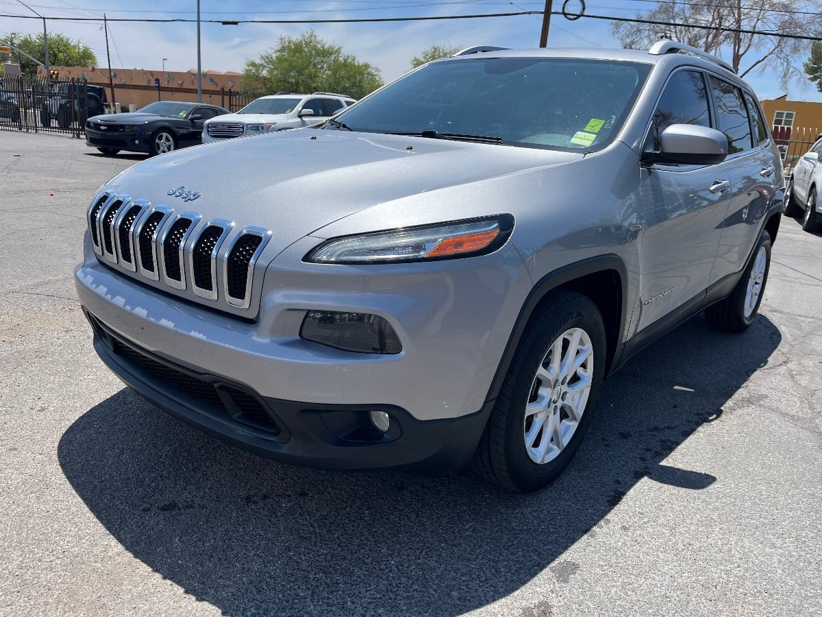 Used 2017 Jeep Cherokee Latitude FWD image 11
