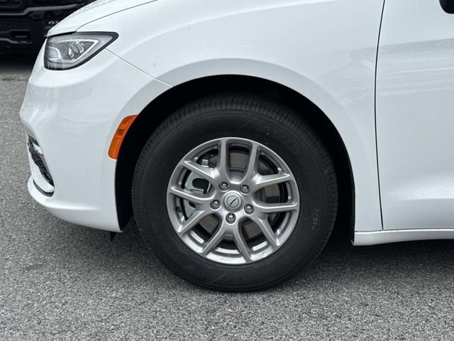 New 2026 Chrysler Pacifica Select image 9