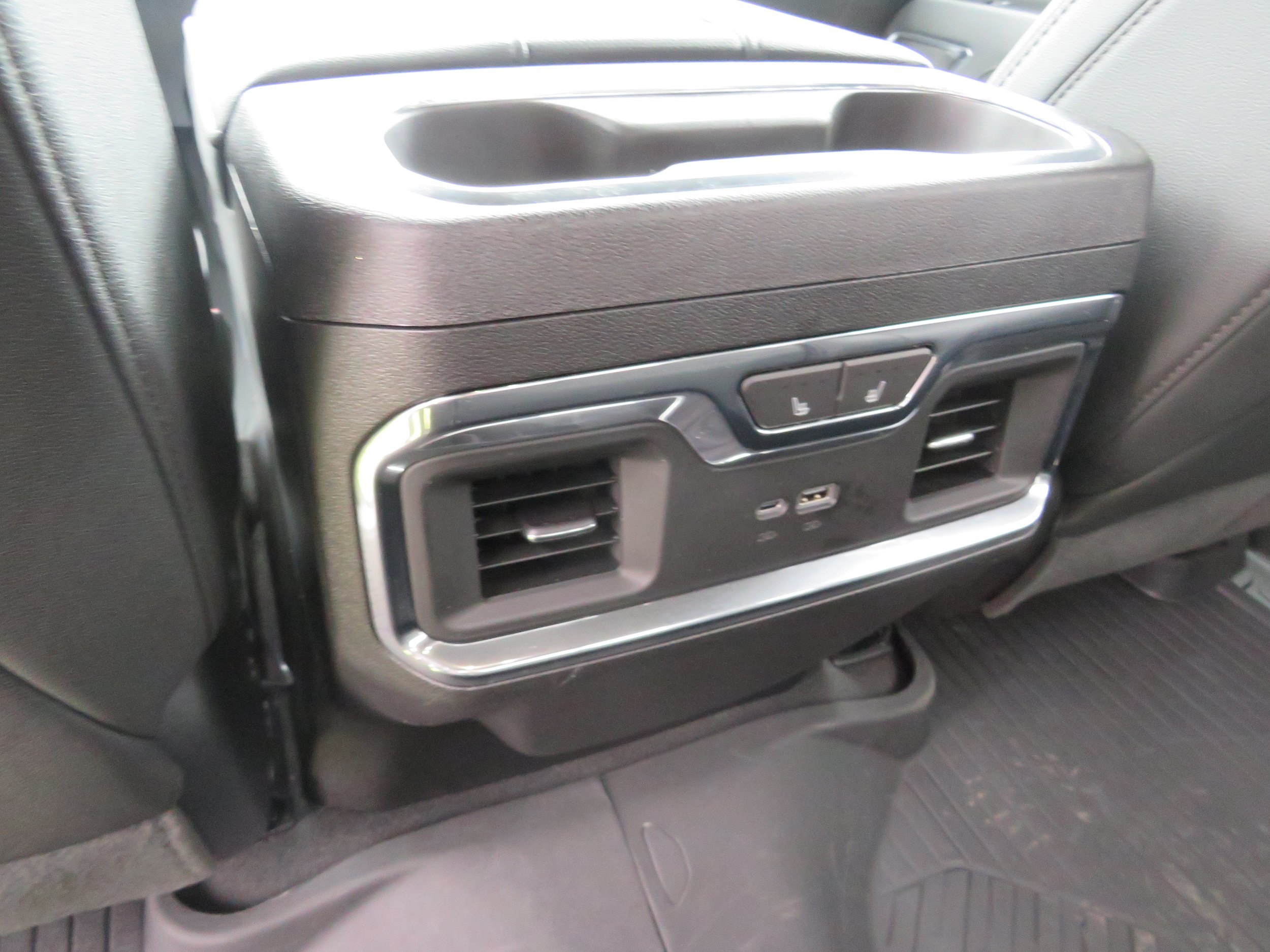 Used 2024 Chevrolet Silverado 2500 LTZ w/ LTZ Convenience Package AWD/4WD image 10