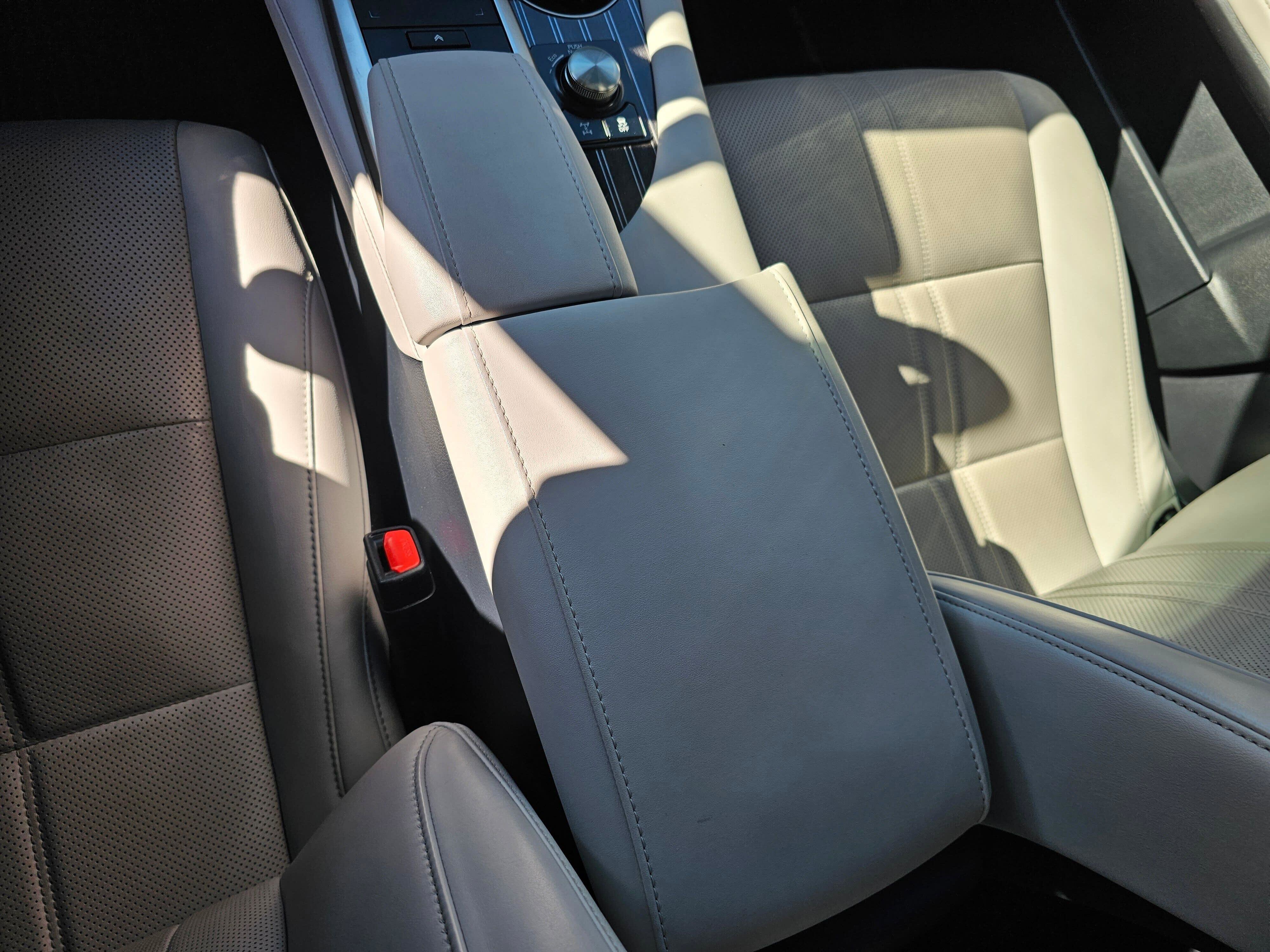 Used 2020 Lexus RX 350L Luxury w/ Accessory Package image 25