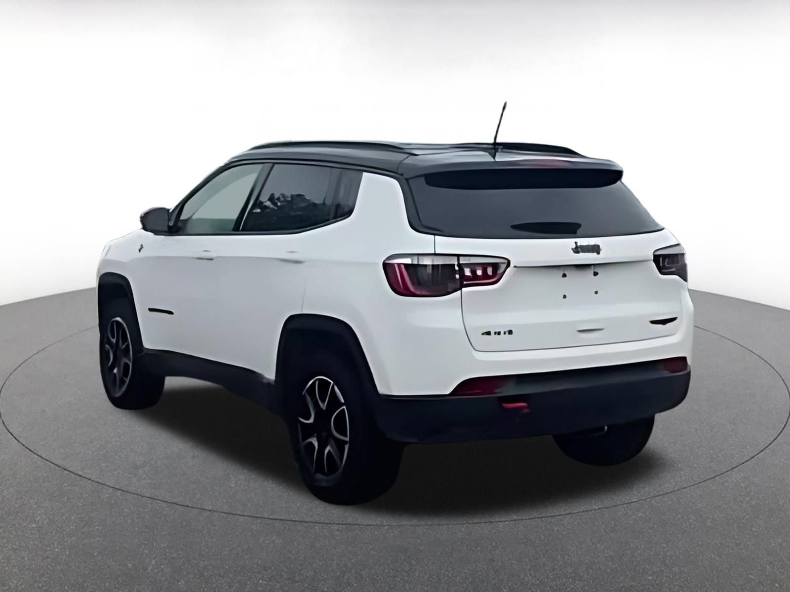 Used 2025 Jeep Compass Trailhawk AWD/4WD image 16