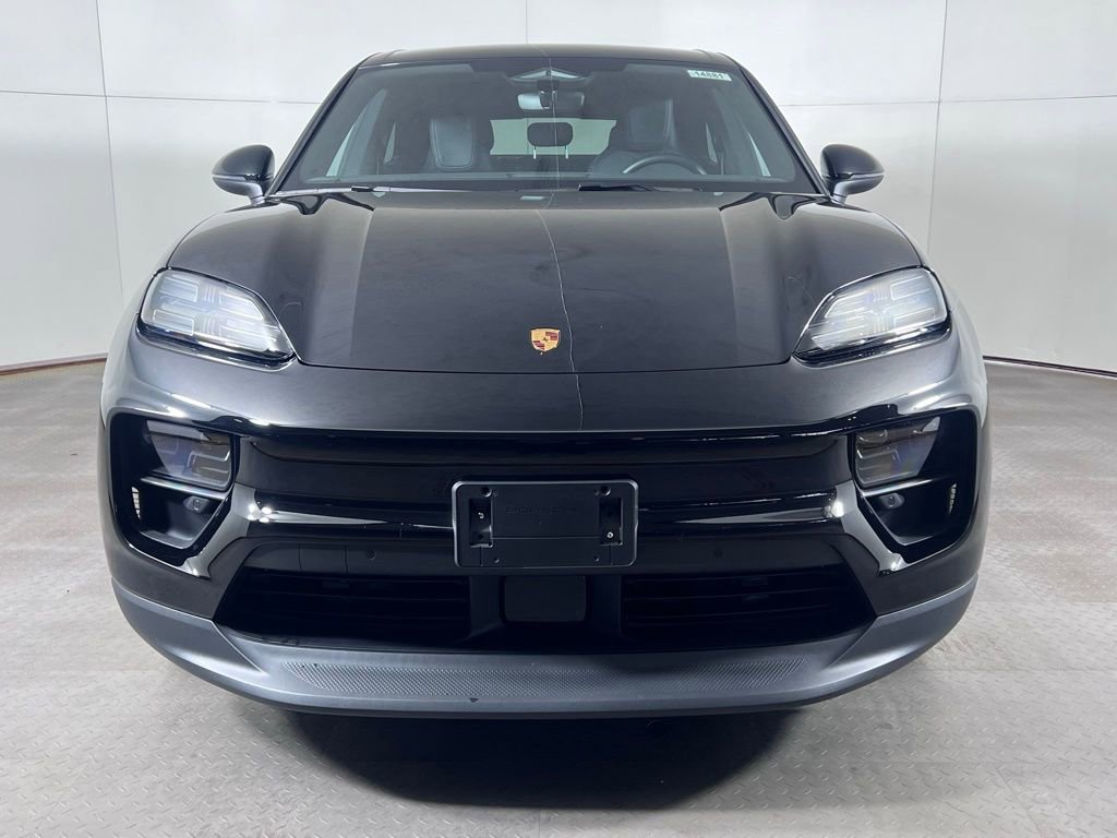 Certified 2025 Porsche Macan Electric image 10