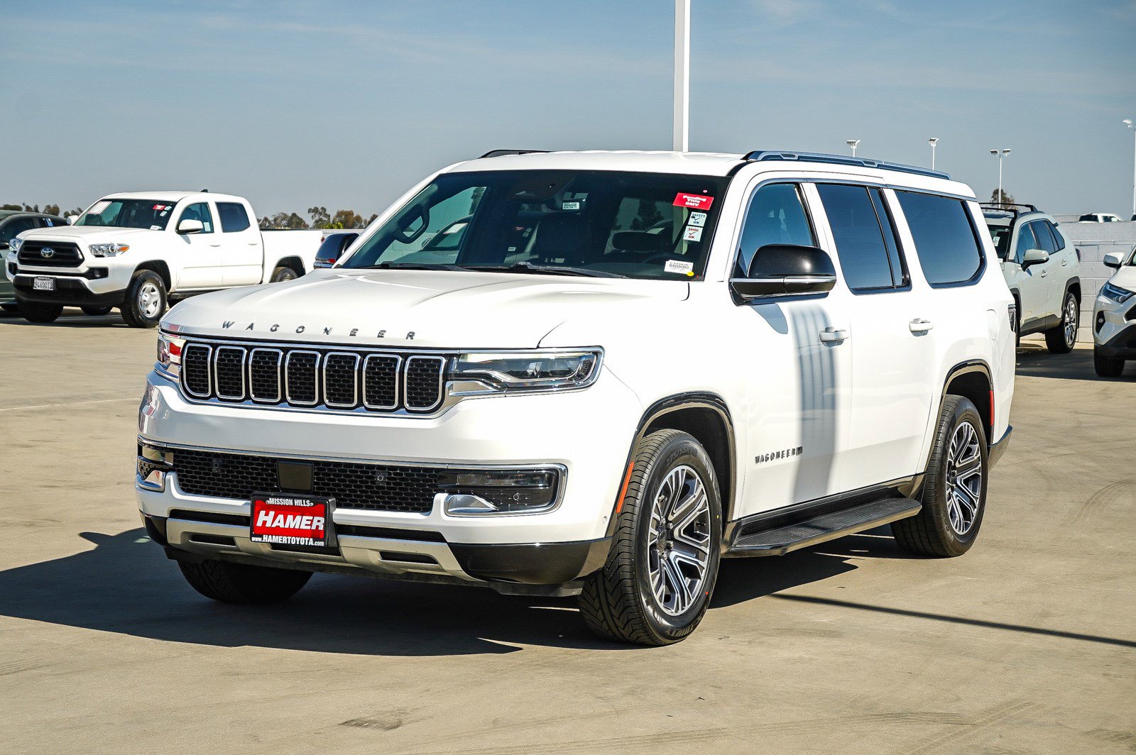 Used 2023 Jeep Wagoneer L Series II AWD/4WD image 3