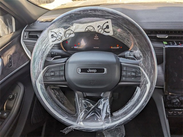 New 2025 Jeep Grand Cherokee Limited image 16