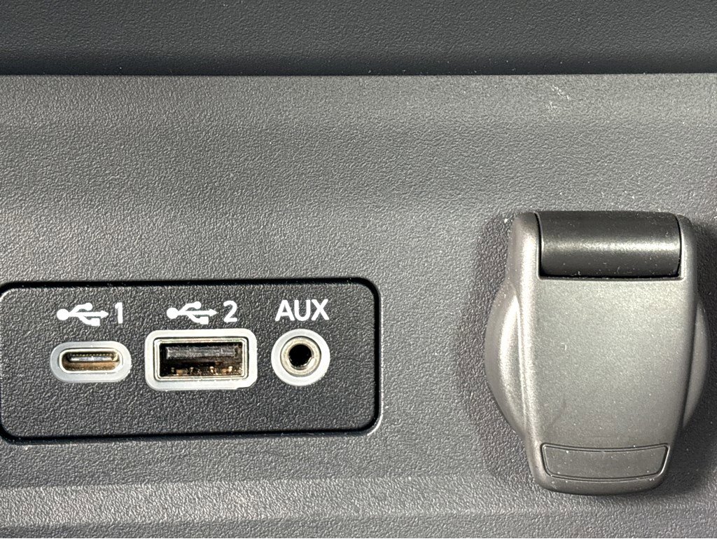 Used 2025 Nissan Sentra SV image 28