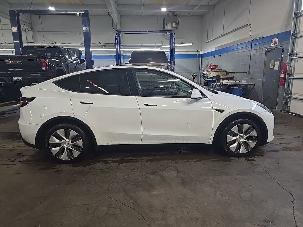 Used 2023 Tesla Model Y Long Range image 14