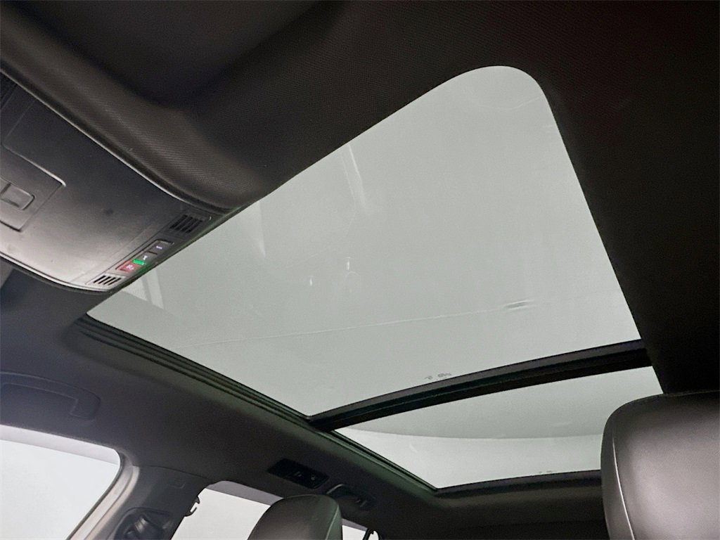 Used 2023 Volkswagen Tiguan SE R-Line image 21