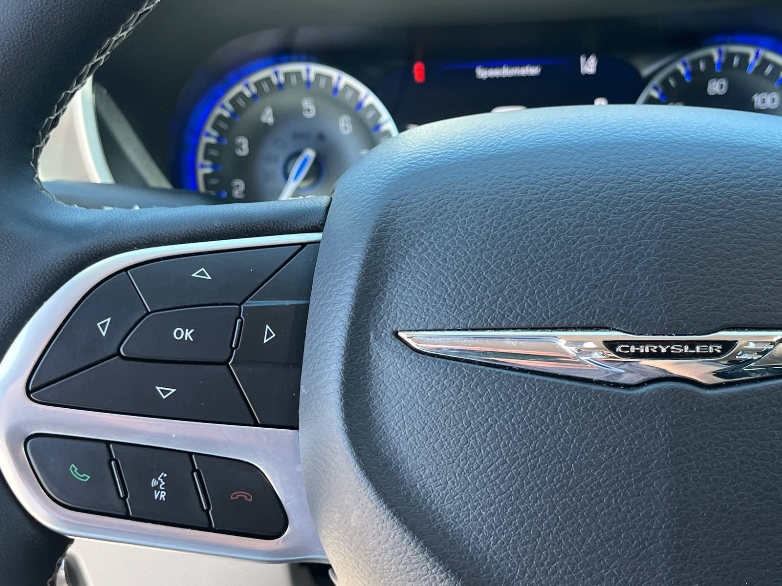 Used 2024 Chrysler Pacifica Touring-L FWD image 19