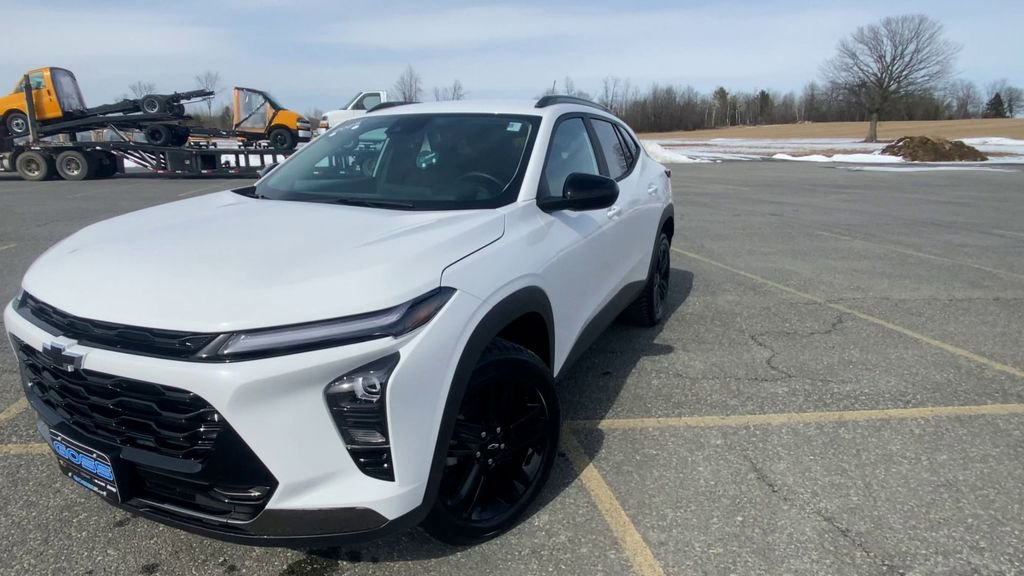 Used 2025 Chevrolet Trax ACTIV w/ Driver Confidence Package image 4