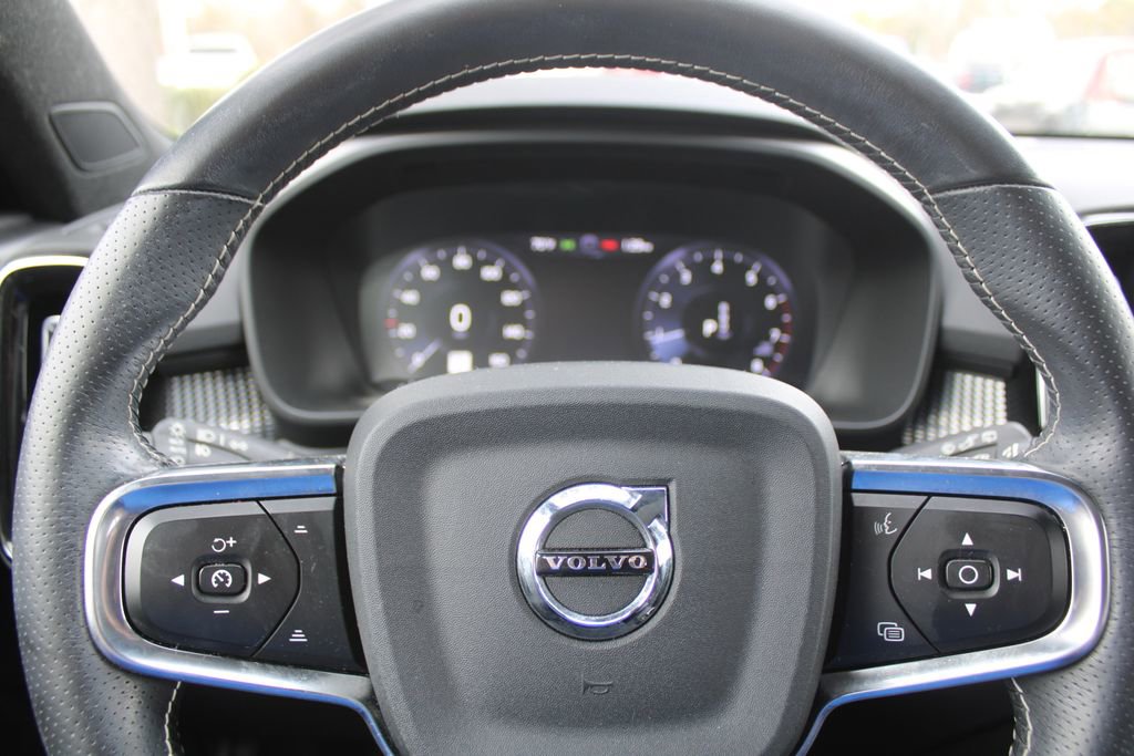 Used 2021 Volvo XC40 T5 R-Design image 28