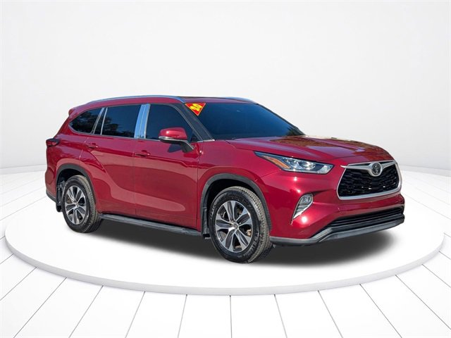 Used 2020 Toyota Highlander XLE image 2